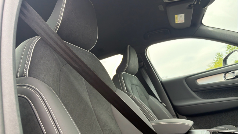 Volvo XC40 2.0 B3P Plus Dark 5dr Auto Petrol Estate